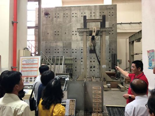 The Đồng Tháp Provincial Government Education Visiting Group was impressed with the expertise and equipment of the Structural Laboratory at CYUT.