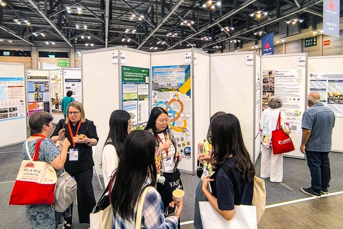 入選海報於韓國釜山BEXCO展出，展現朝陽科大建構數位韌性與AI治理之具體成果。圖片