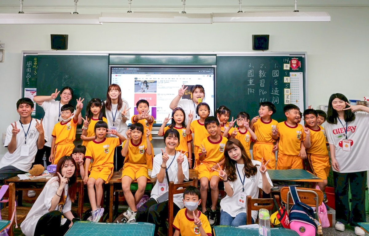 為實踐USR，本校學生會執行教育部大專校院社團帶動中小學社團發展計畫，赴霧峰光正國小服務受好評。圖片