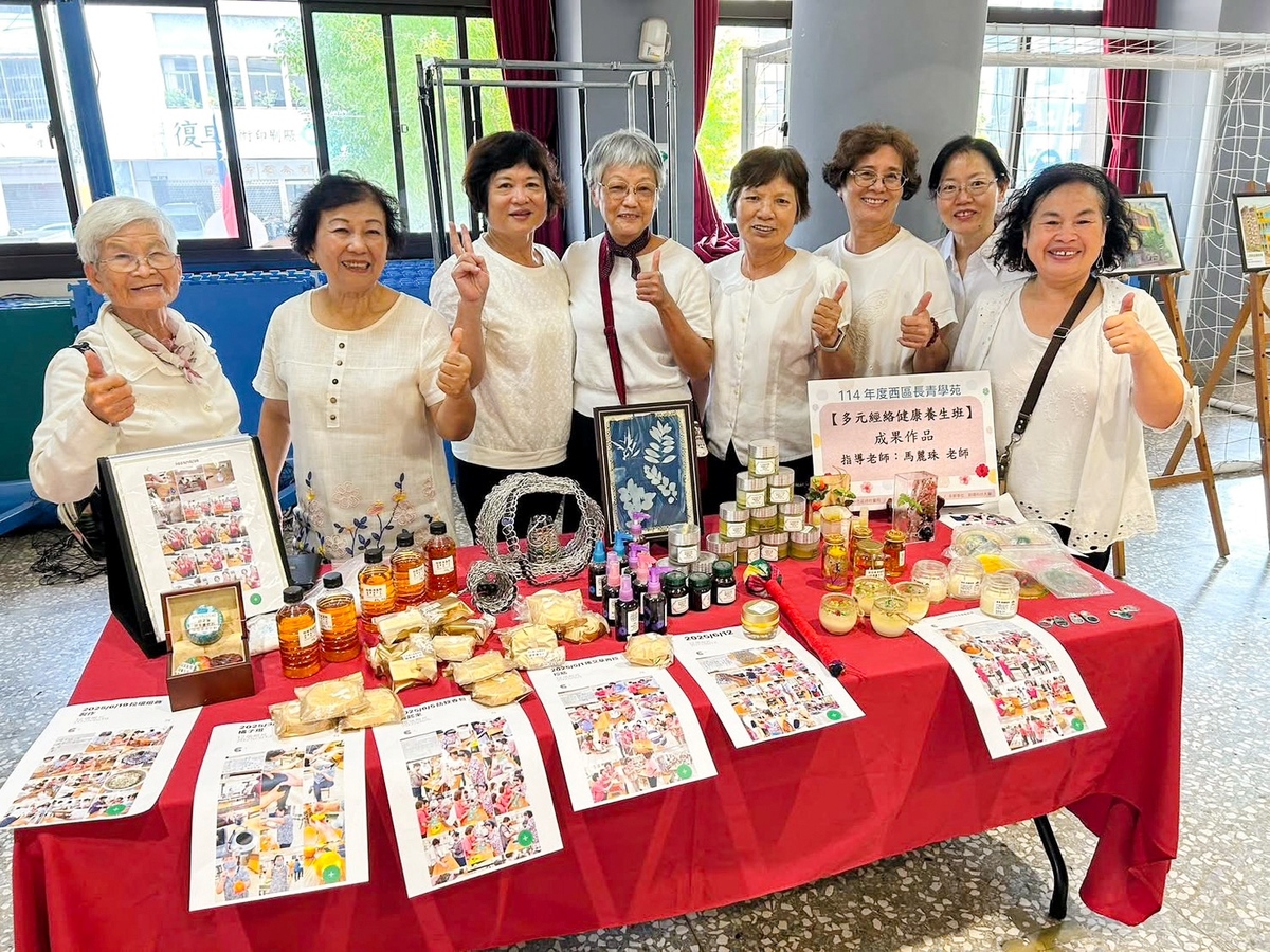 西區長青學苑新開課程「多元經絡健康養生班」，深受在地長輩歡迎。圖片