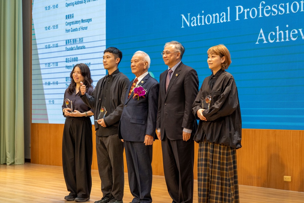 Communication Arts alumni Yi-Shan Lee (left), Jyun-Wei Chen (center), and Hui-Chi Hsieh (right), recipients of Golden Horse and Golden Bell Awards, are honored.Image