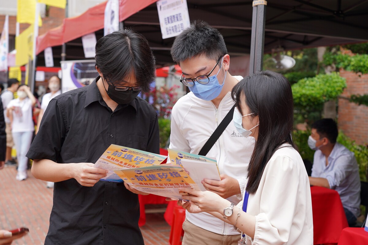 Students were keen to connect with employers and learn the job requirements.Image