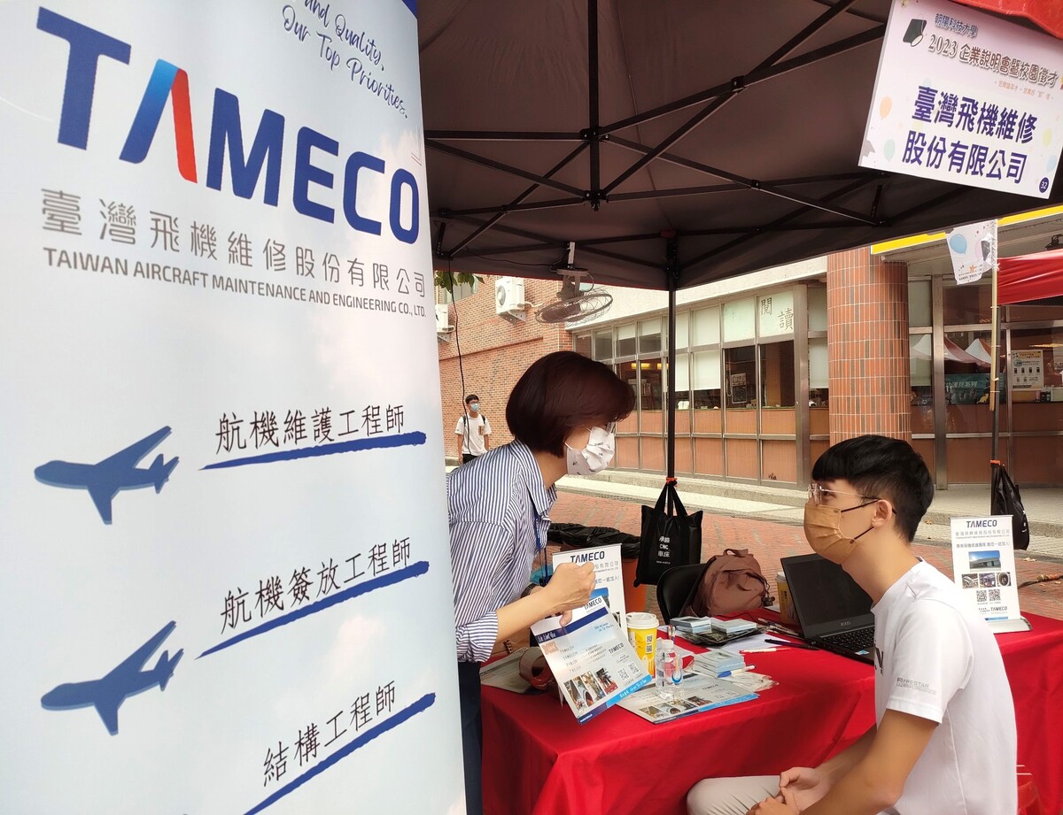 Aviation companies came to scramble for the first batch of aeronautical engineering graduates.Image