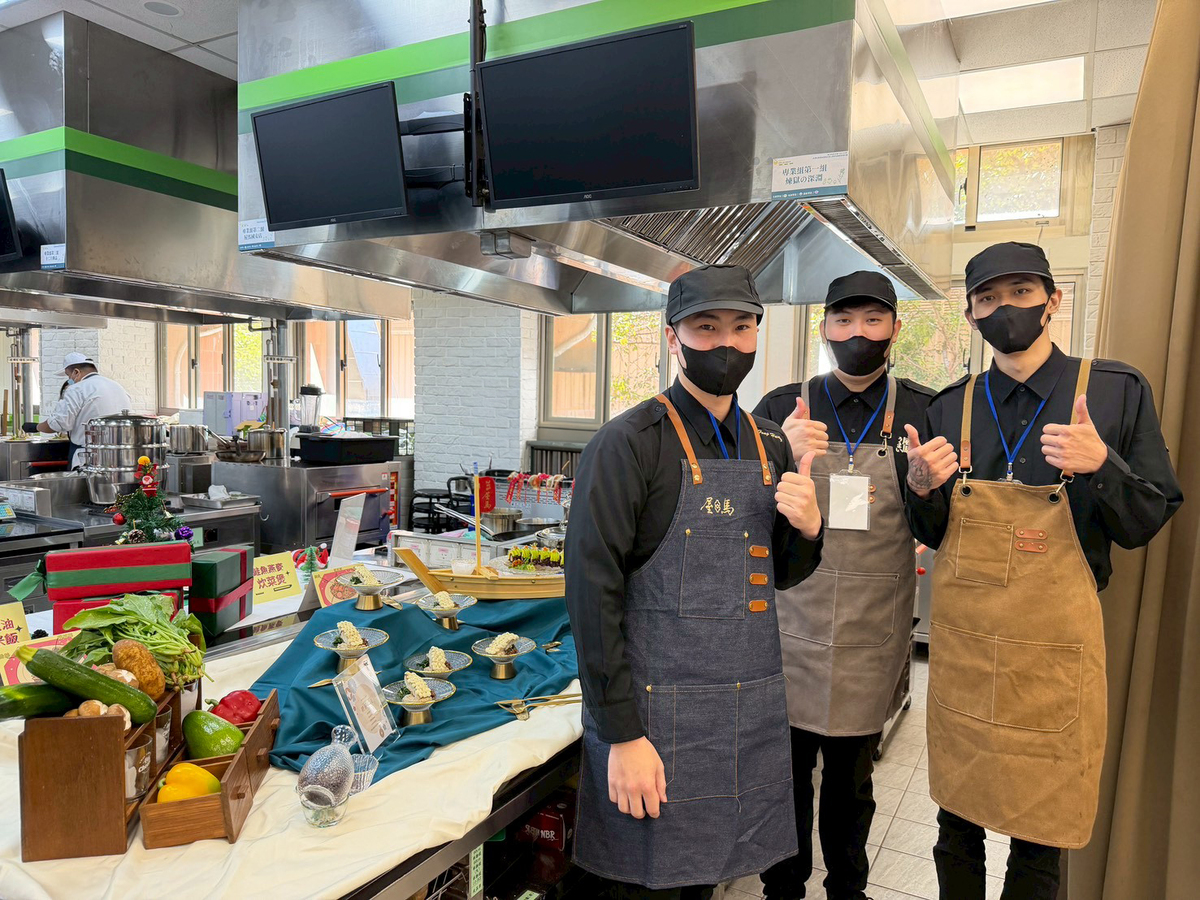屋馬餐飲團隊打造兼具美味與營養的高齡友善料理，勇奪專業組冠軍。圖片