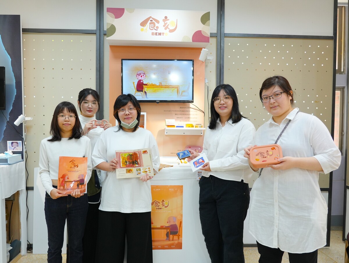 〈食刻〉關注高齡化社會中獨居長者與親子關係疏離現象，透過日常烹飪串連親情，描寫細膩深刻。圖片