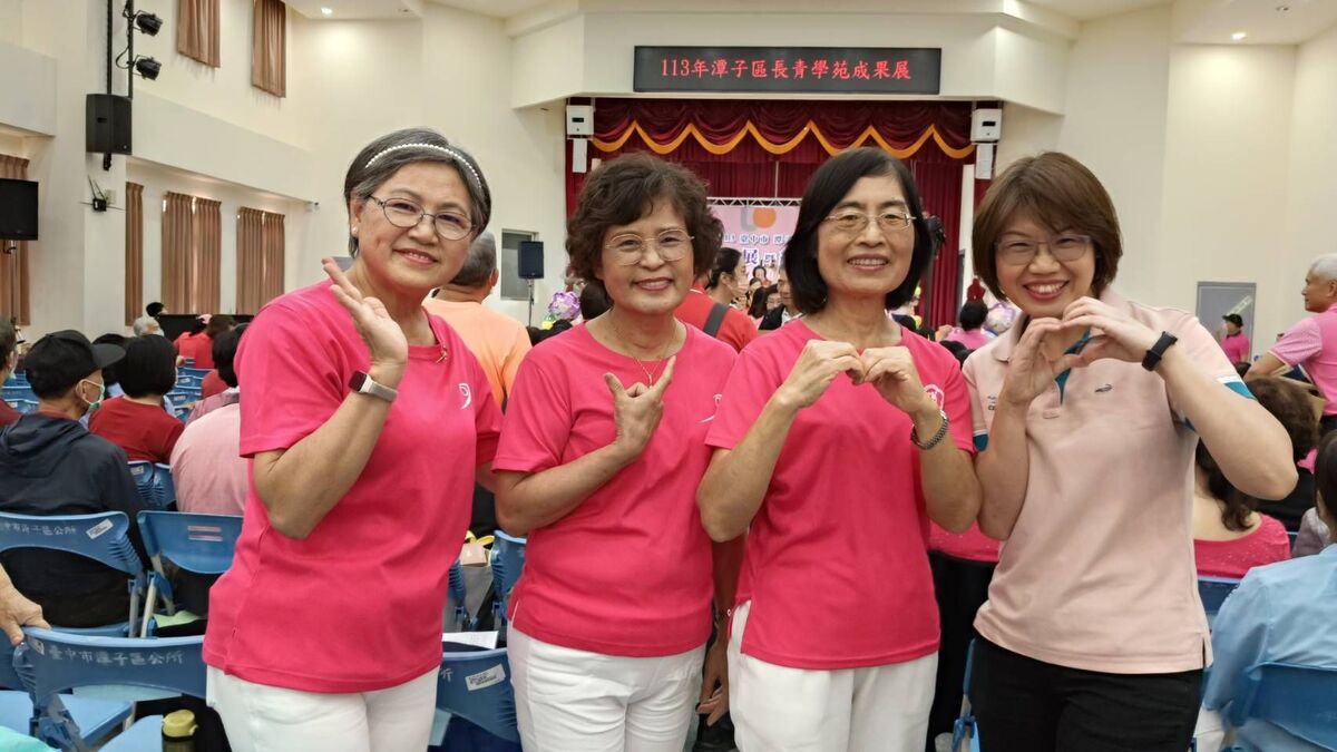 Ms. Kuo (2nd from right) and Ms. Lee (2nd from left), who were middle school classmates, were joyfully reunited after 54 years at the academy.Image