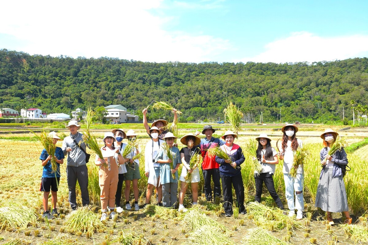 CYUT Industrial Design USR team focuses on young farmers in Miaoli, using technology and branding to revitalize local industries.Image