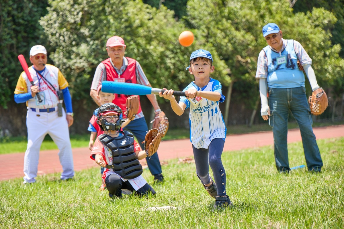 The Golden-Ager Industry Management program launches an intergenerational co-learning model, promoting sustainability through a youth–senior baseball team.Image