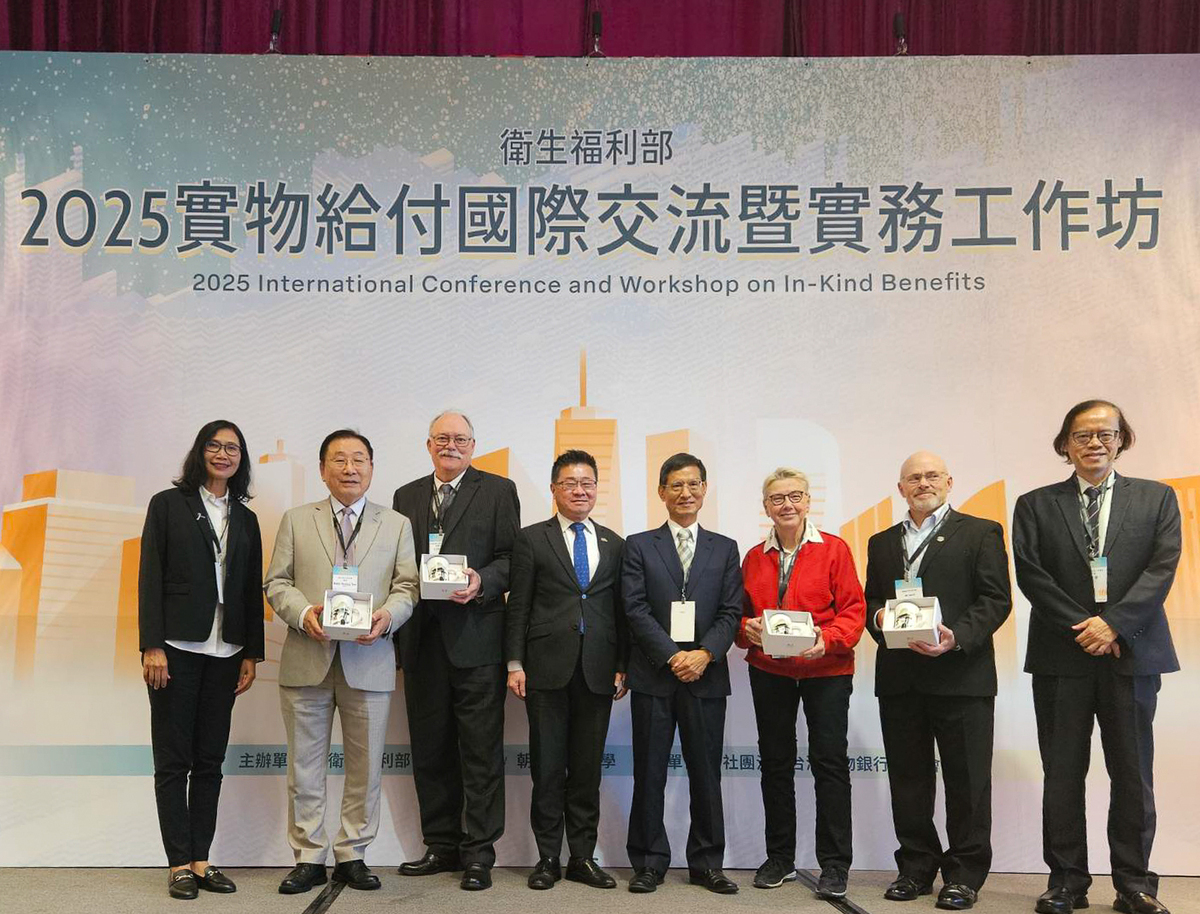 Deputy Minister Jen-Der Lue (4th from left) delivers opening remarks and joins experts from Germany, the U.S., Japan, and South Korea for a group photo.Image