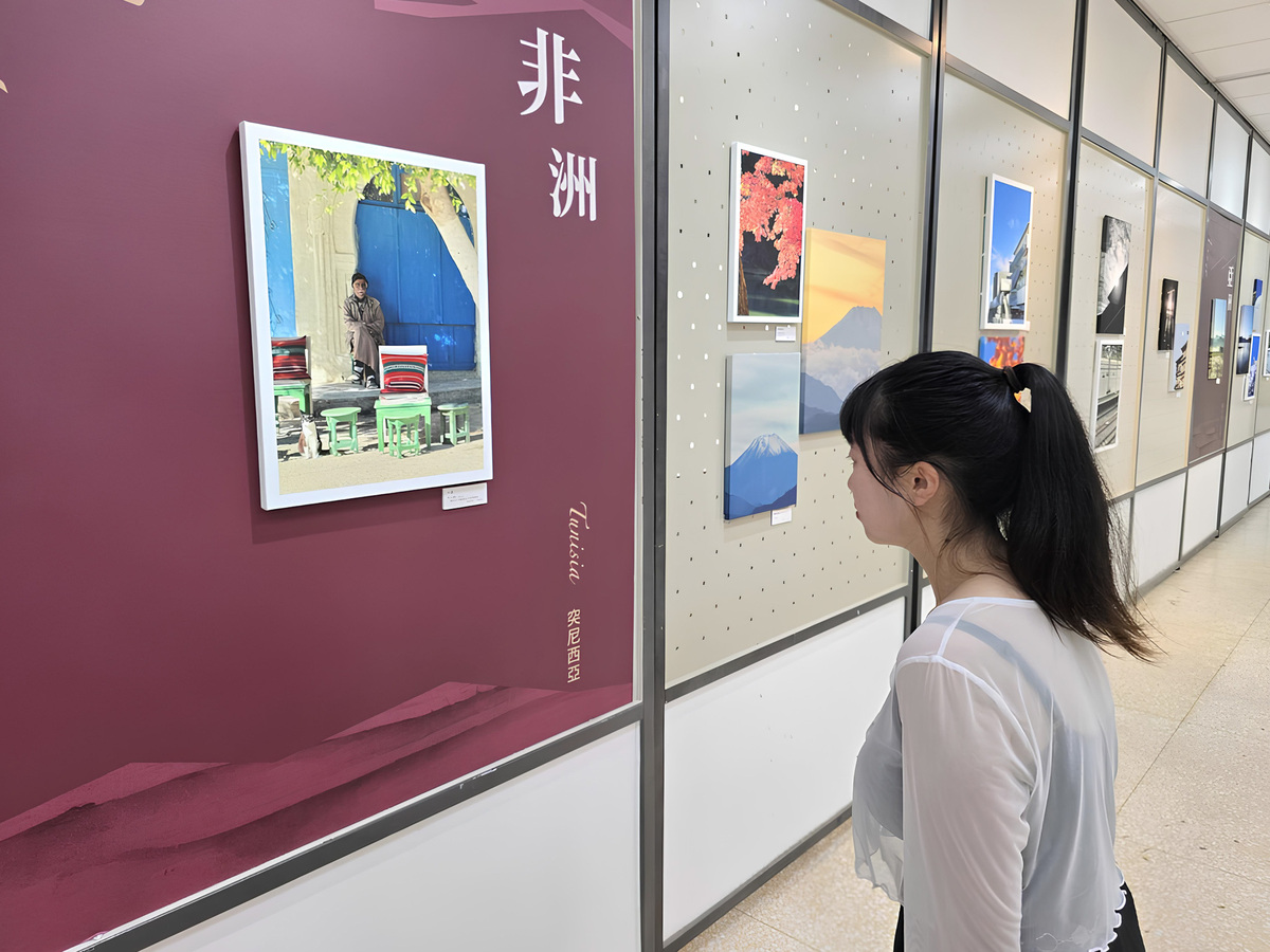 The exhibition features 47 of Wu’s works from Northern and Eastern Europe, Japan, New Zealand, and Tunisia.Image