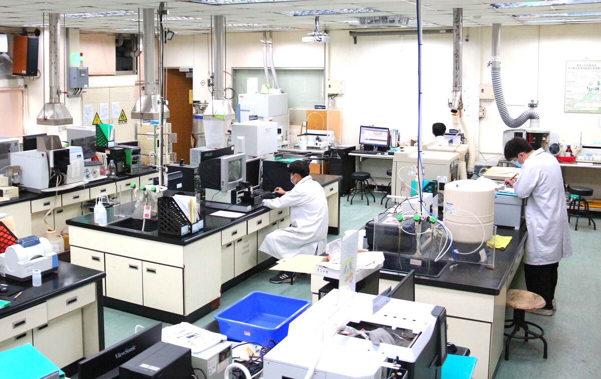 The sustainable laboratory equipped with advanced instruments enables the Center to provide accurate testing and analysis.