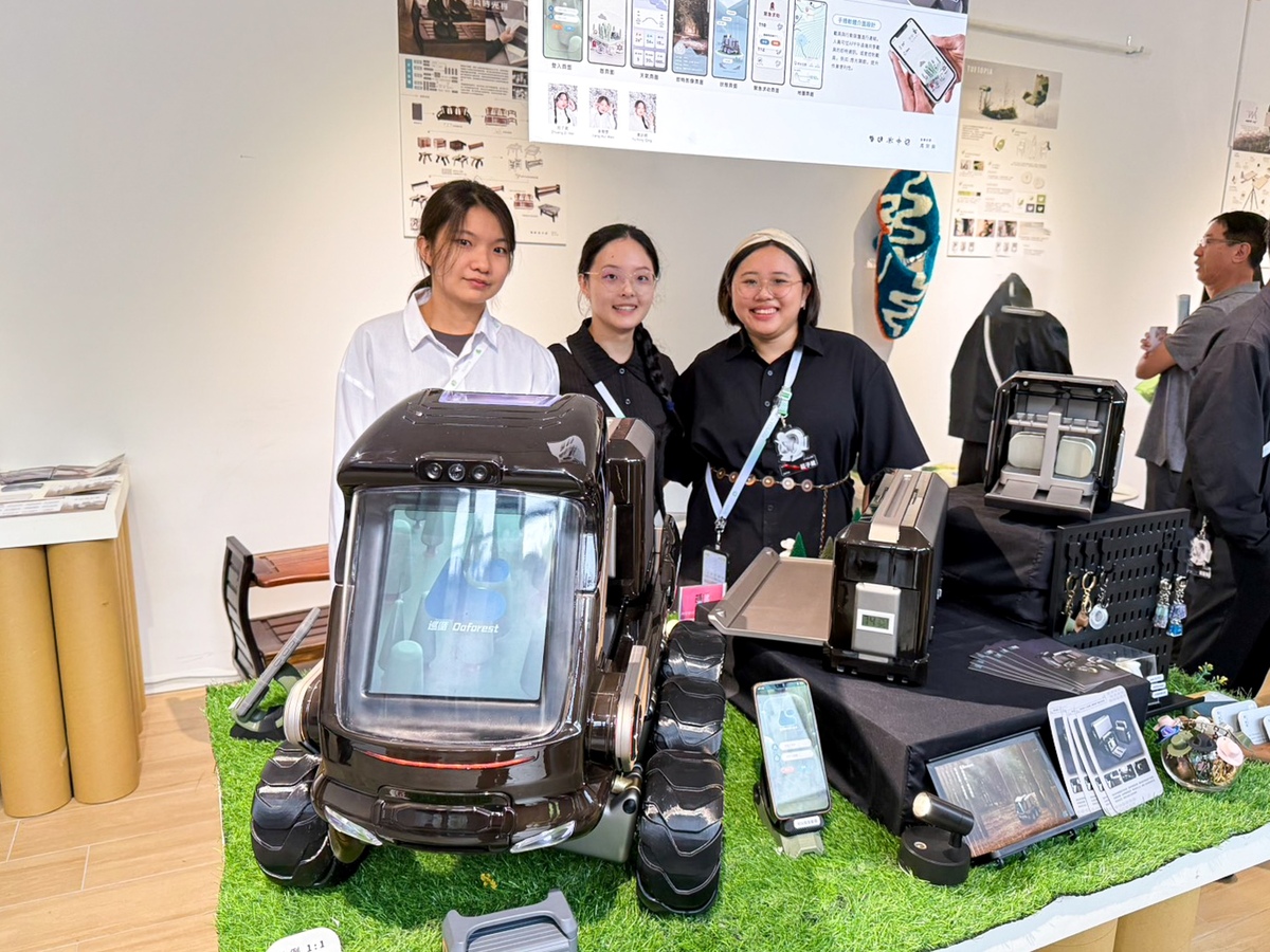 “Doforest – Forest Patrol Support UAV” won First Prize at the 9th Emerging Design Competition.