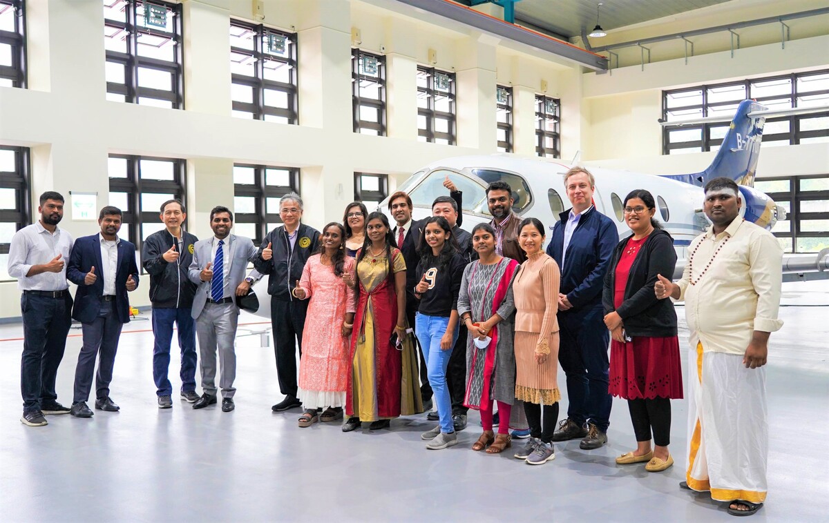 President Cheng Tao-Ming (5th from the left) appreciates the contribution of international faculty and students.Image