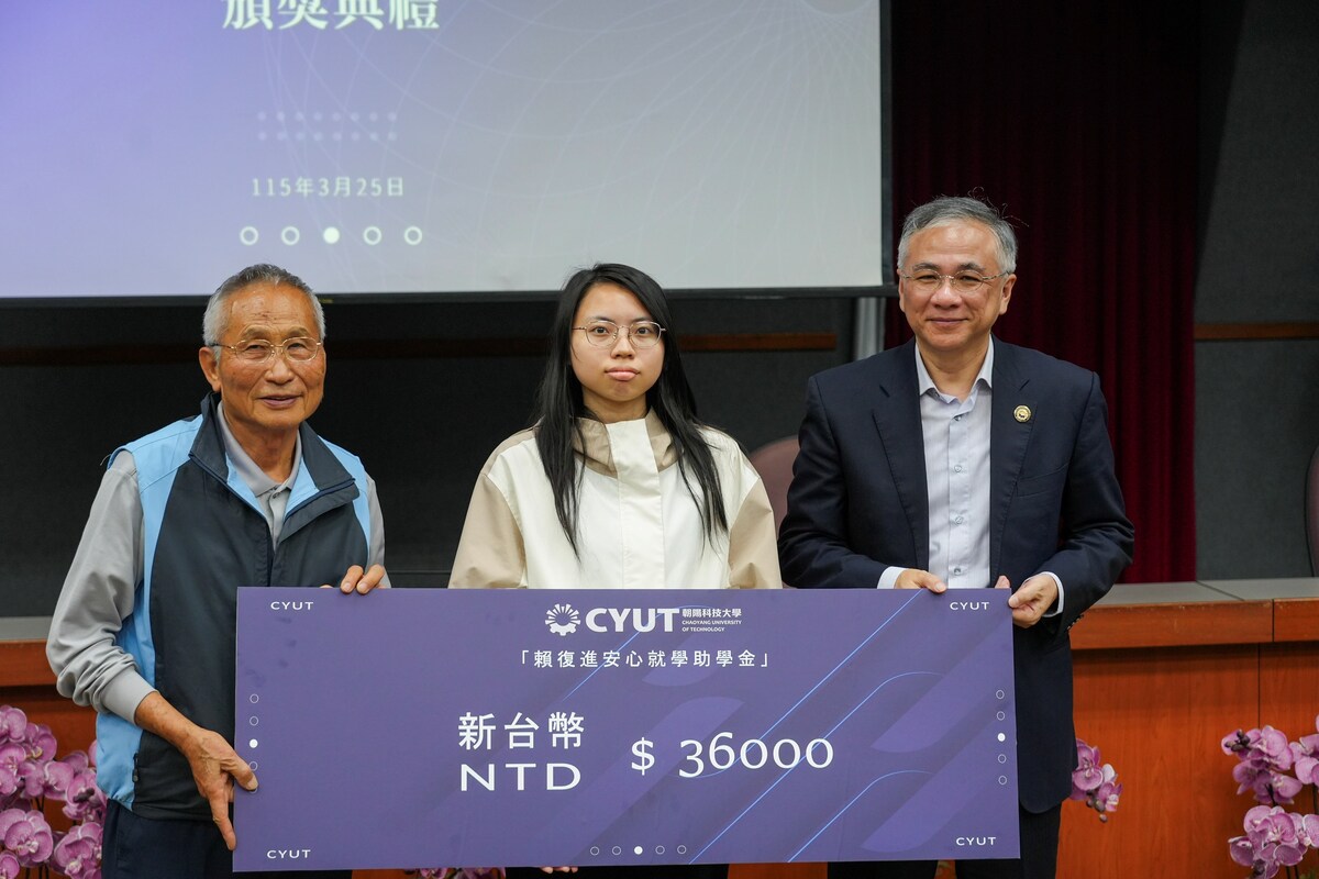 工設系獲獎學子曾鈺涵(中)心懷感恩，希望自己未來也能回饋社會。圖片