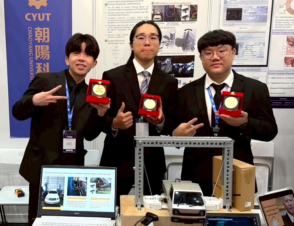 資通系金牌發明《鍊條式雙柱頂車機平衡感測系統》，結合人工智慧與影像辨識技術，可避免維修人員發生危險。圖片
