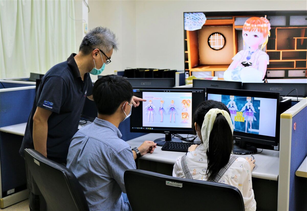 Professor Wu Hsin-Cheng (left) achieved the “Best Supervisor” award.Image