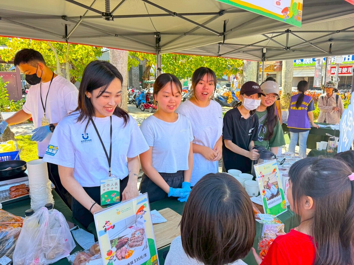 農村美食文化的體驗市集，展現「吃在地、食當季」的飲食文化。圖片