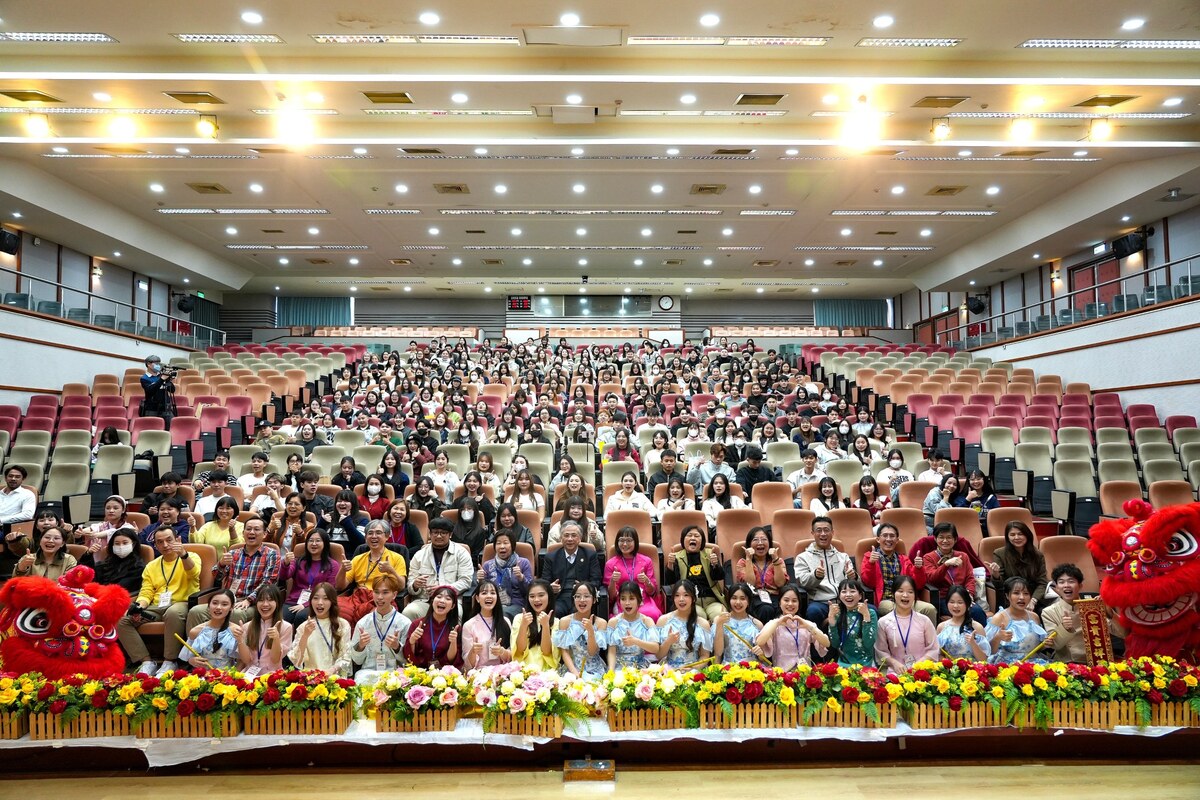 國際學生在台跨年慶祝，感受朝陽校園濃濃的節慶氛圍。圖片