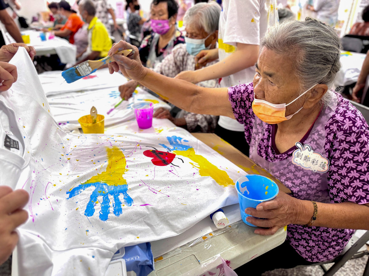 The Social Innovation & Financial Sustainability Program connects to bachelor’s degrees and industry resources, creating new opportunities.Image