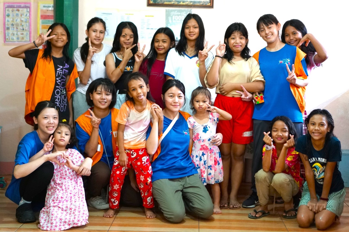 CYUT international volunteers support children in underserved communities in the Philippines.Image