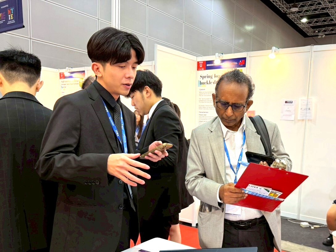 An information and communication engineering project used AI to predict disaster risks in marine aquaculture, attracting strong interest.Image