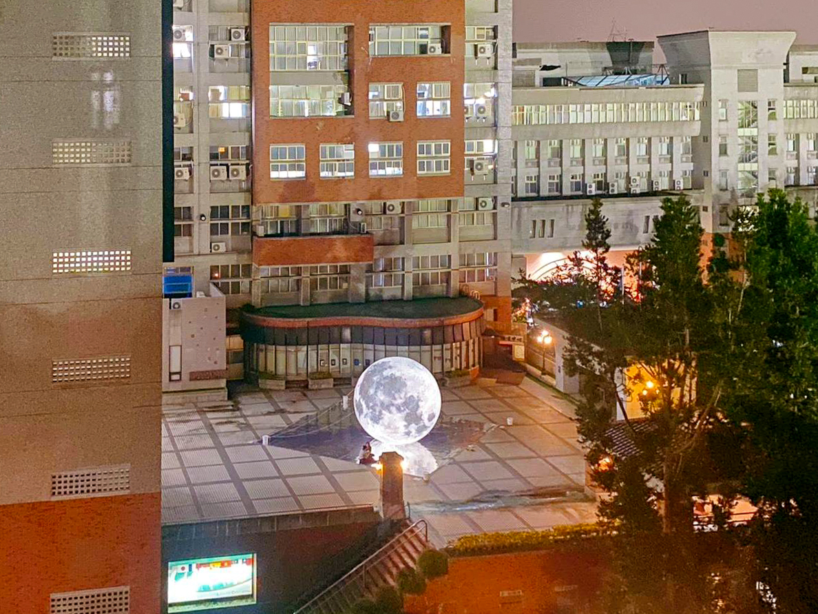 The pop-up installation offers an interactive art experience that connects audience with the space.Image