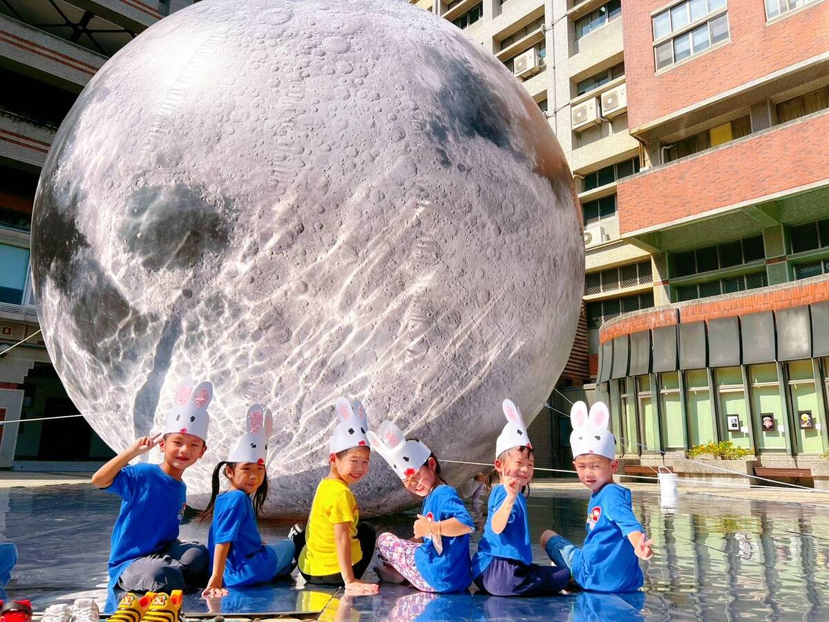 CYUT Pre-school children were delighted to see a moon they could almost touch.Image