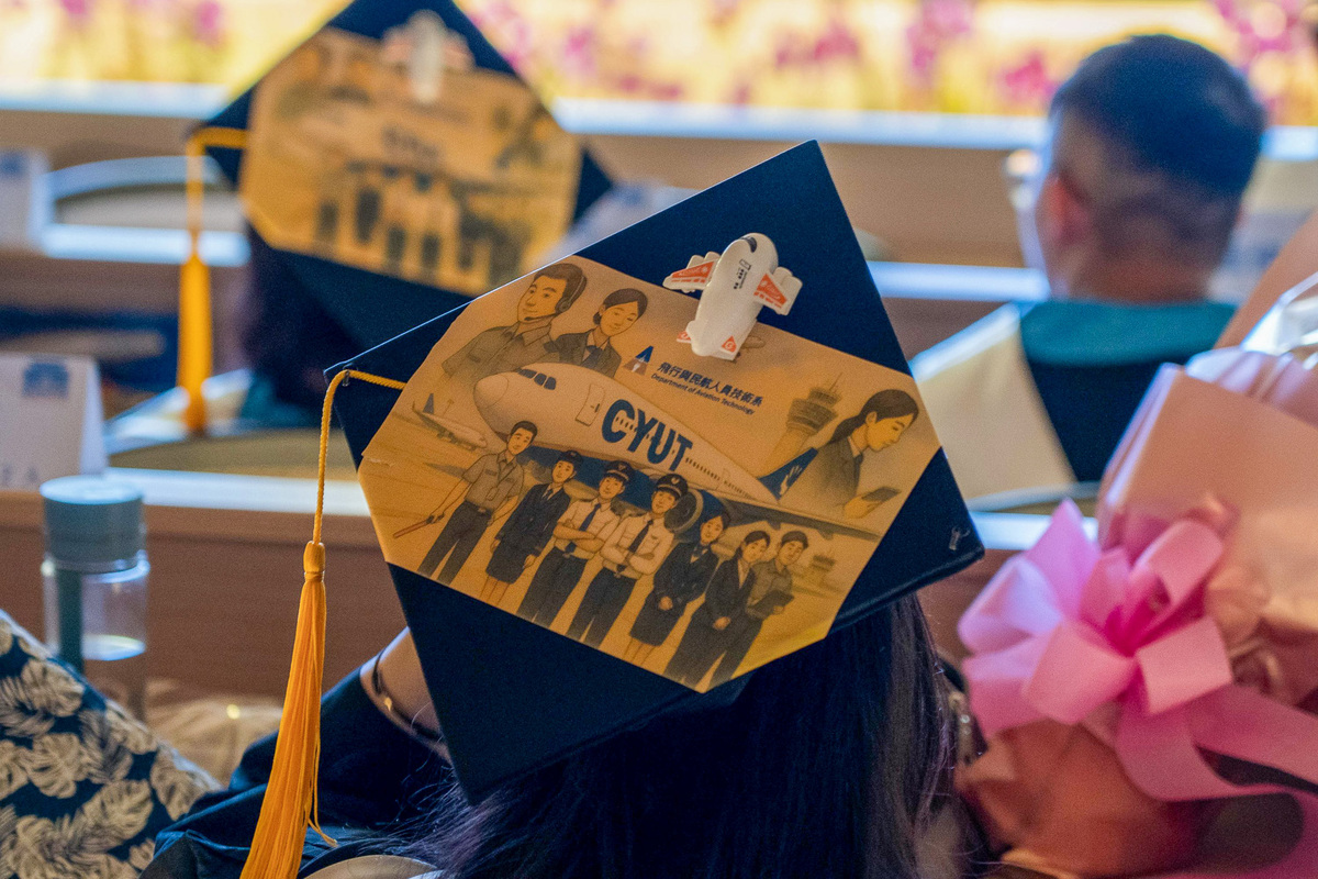 Graduation caps decorated with mini airplanes and aviation-themed motifs.Image