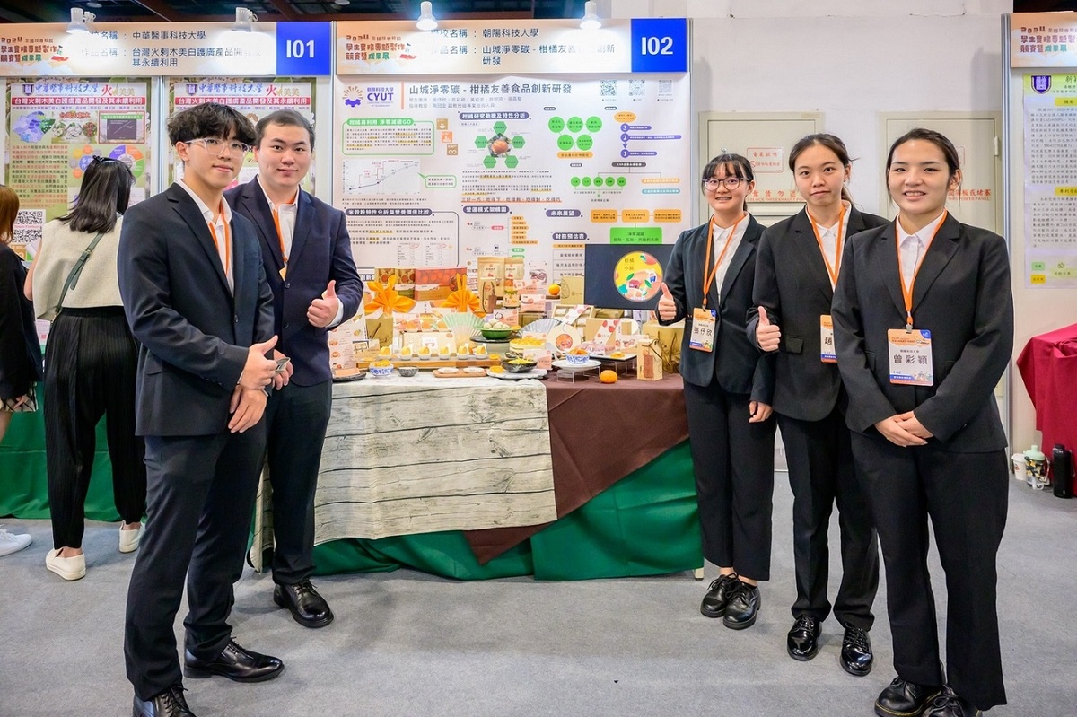 Students developed innovative products from Dongshi's Murcott oranges and revitalized the local community.