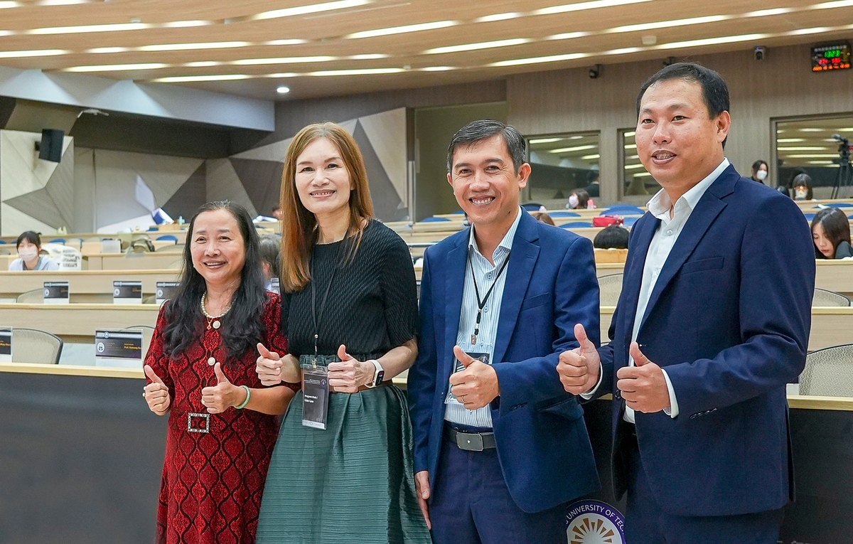 人文暨社會學院院長李玲玉(左二)與越南同塔大學( Dong Thap University) 校長 Truong Tan Dat(右二)等貴賓合影。圖片