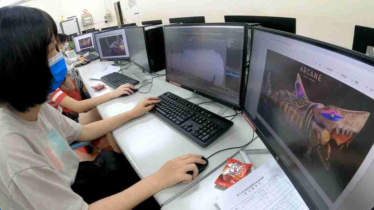 Syu Jie-Ling from Information Management won first in 3D Digital Game Art.