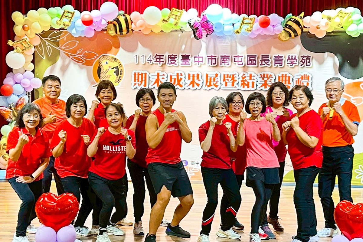南屯區長青學苑「健康樂活趣動動班」，學員平均年齡超過72歲，以動感舞蹈表演贏得全場掌聲。圖片