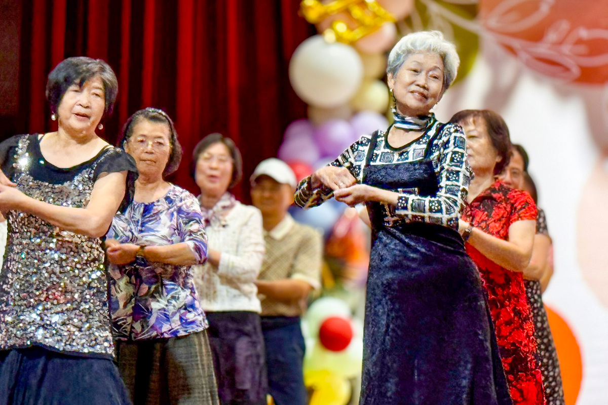 南屯長青學苑提供多元的學習選擇，實現「活躍老化、樂活台中」的願景。圖片