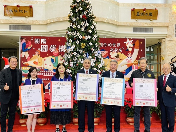 300張耶誕心願卡,希望找尋更多圓夢天使一起幫助家扶兒童。