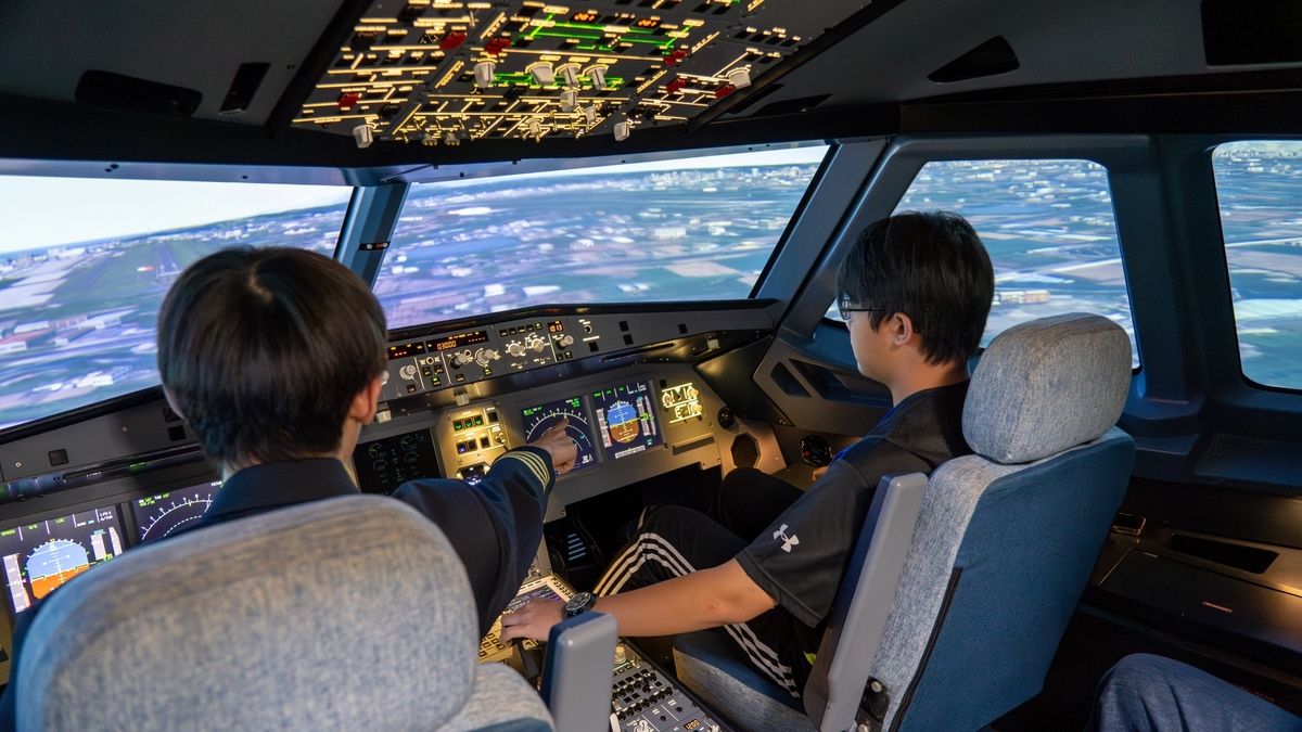 Students take their first flight in an Airbus A320 simulator.Image