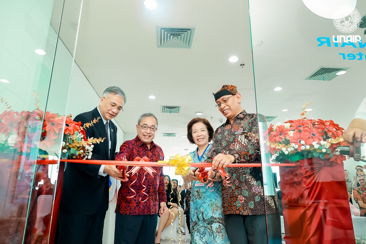 Strengthening global education ties: CYUT and University Airlangga establish the CYUT-UNAIR Taiwan Center in Indonesia. Pictured: VIPs at the grand opening ceremony.Image