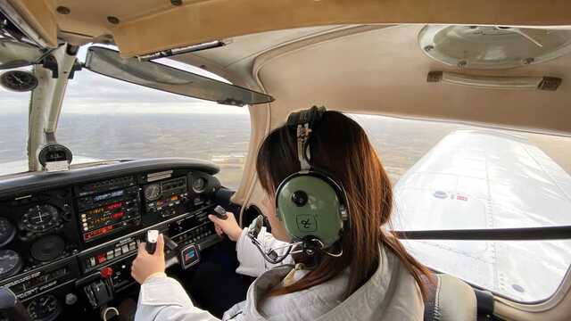 航空機械系學子赴丹麥VIA大學交換，體驗飛行。