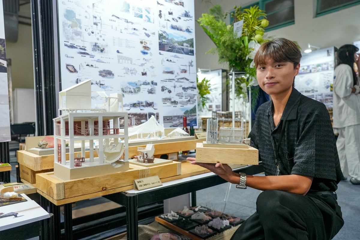 林俊民作品〈漁創力〉以海洋視角重塑觀光漁市的空間敘事，打造震撼人心的地景劇場。圖片