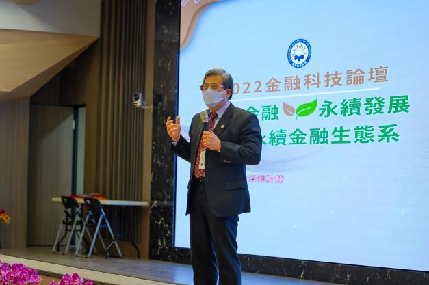 Lai Kui-Kui, the Vice President of CYUT, praised the effort of the College of Management in promoting sustainable finance.