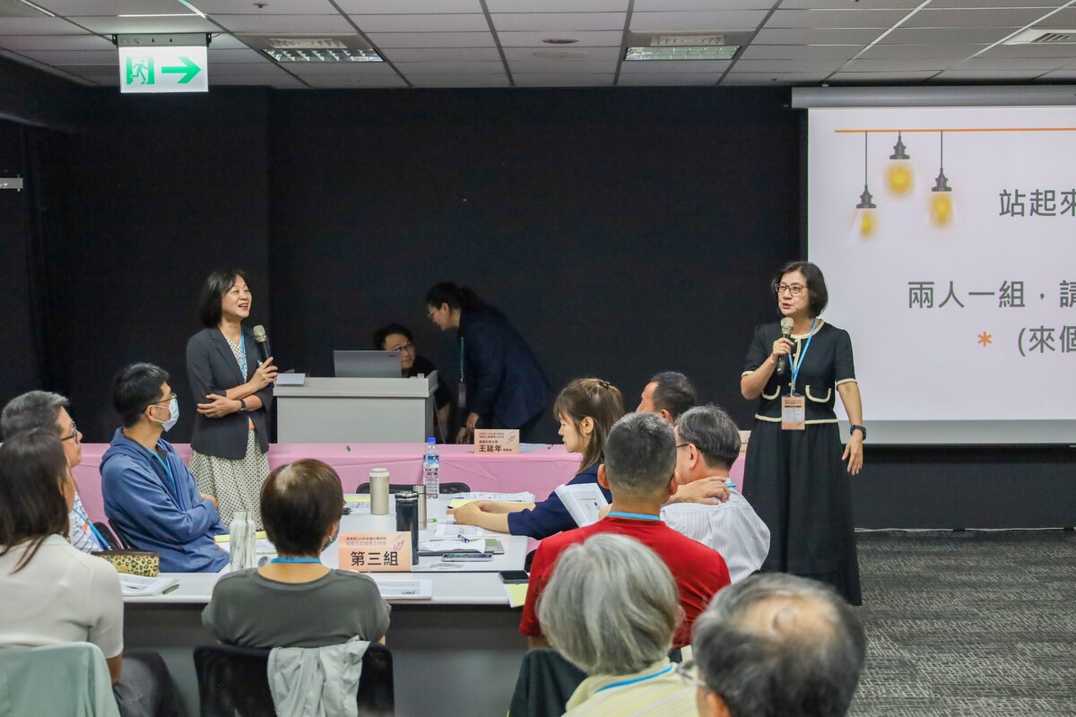 臺師大學務長林玫君(右)及雲科大諮商輔導中心主任陳斐娟(左)受邀進行專題分享。圖片