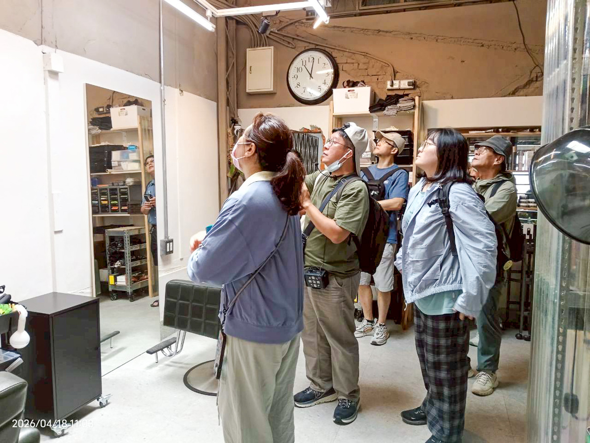 Wuchuan Community College students explore Liuchuan's history, visiting old homes along Minsheng Road to create a historical map.Image