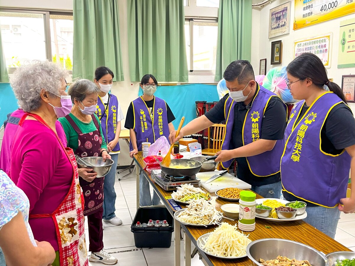 Leisure Services Management USR team integrates food and agriculture education with intergenerational learning to promote healthy diets for seniors in Dongshi.Image
