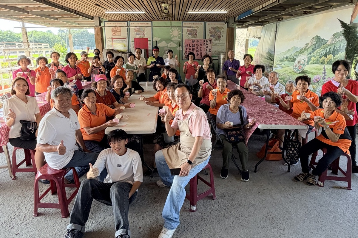 朝陽USR團隊深入崙西社區，展現大學與地方攜手推動農業安全及社區永續之行動力。圖片